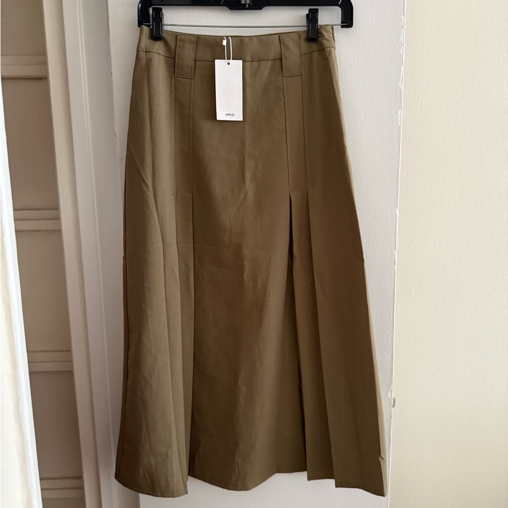 NWT Mango A line pencil Midi Skirt with dropped pleats. Small.